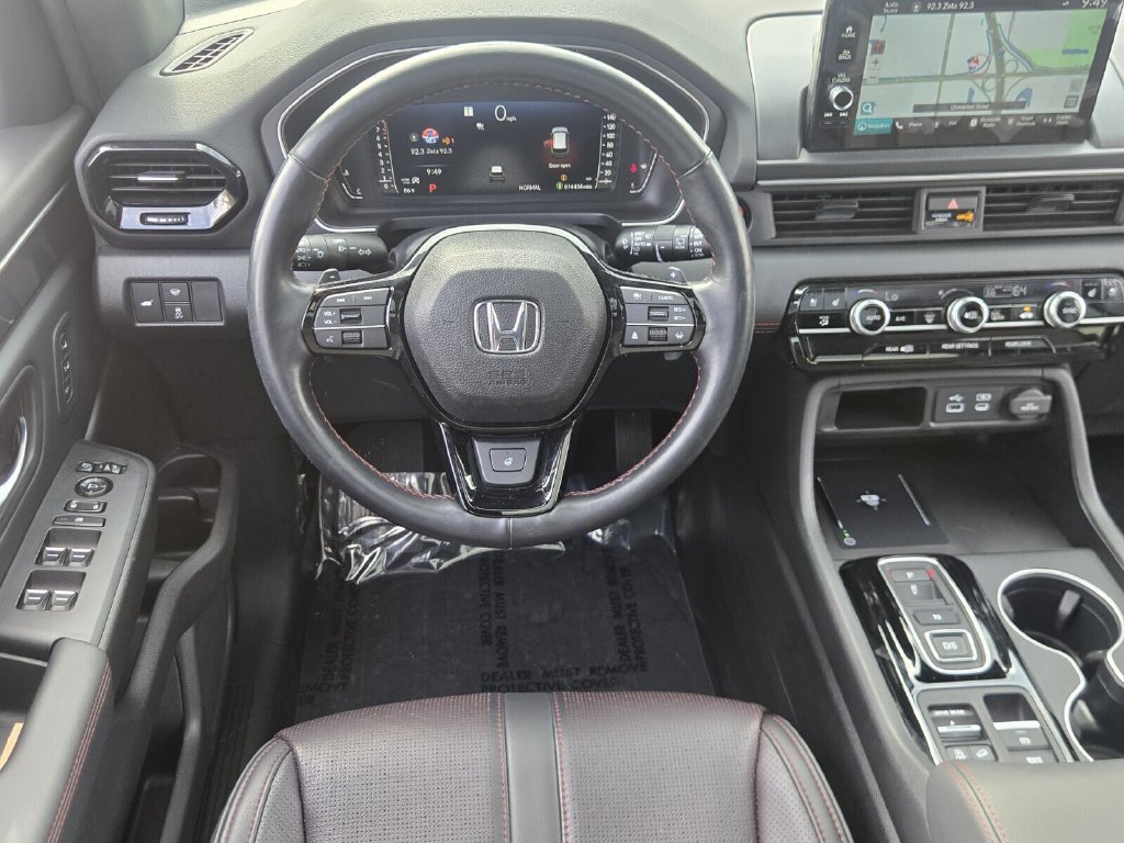 Certified 2025 Honda Pilot Black Edition image 13