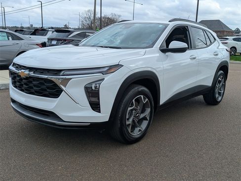 Used 2025 Chevrolet Trax LT image 6