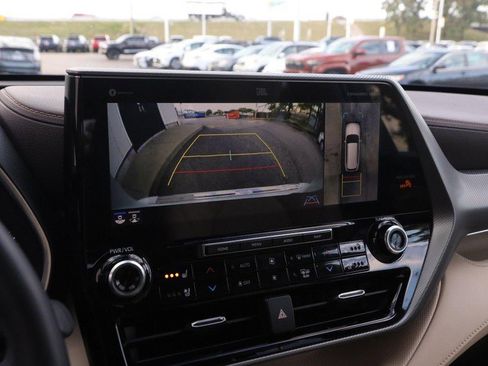 Used 2021 Toyota Highlander Platinum image 19