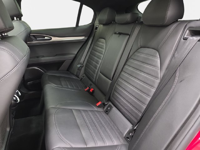 Used 2022 Alfa Romeo Stelvio Veloce AWD/4WD image 13