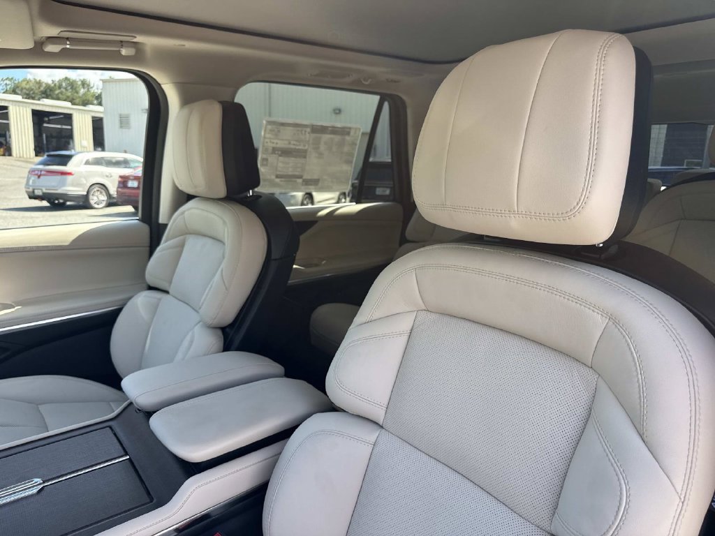 New 2027 Lincoln Navigator Reserve AWD/4WD image 23