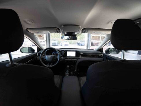 Used 2025 Toyota Camry LE image 19