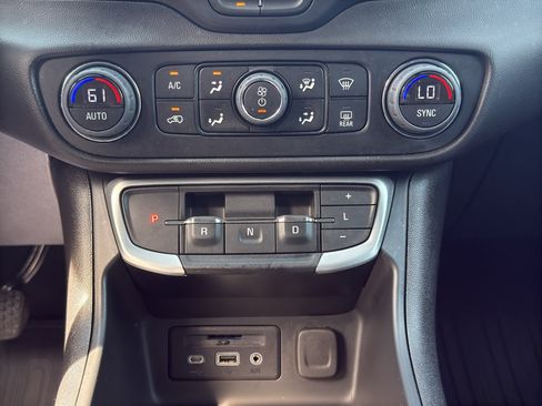 Used 2023 GMC Terrain SLT w/ LPO, Floor Liner Package FWD image 23