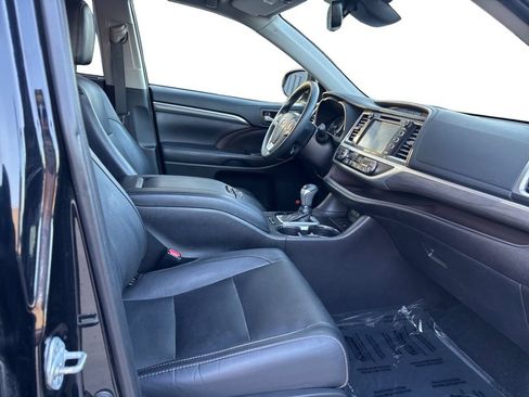 Used 2019 Toyota Highlander Limited Platinum AWD/4WD image 15