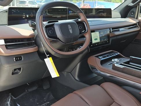 New 2026 Lincoln Navigator Reserve AWD/4WD image 21