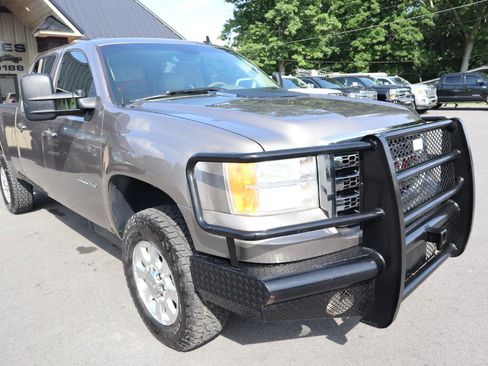 Used 2013 GMC Sierra 2500 SLT w/ SLT Convenience Package AWD/4WD image 3