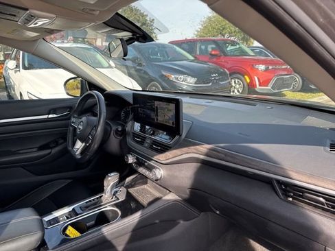 Used 2023 Nissan Altima 2.5 SL FWD image 10