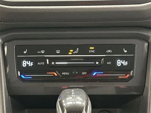 Certified 2022 Volkswagen Tiguan SE image 16