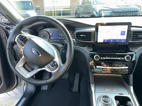 Used 2023 Ford Explorer Limited image 18