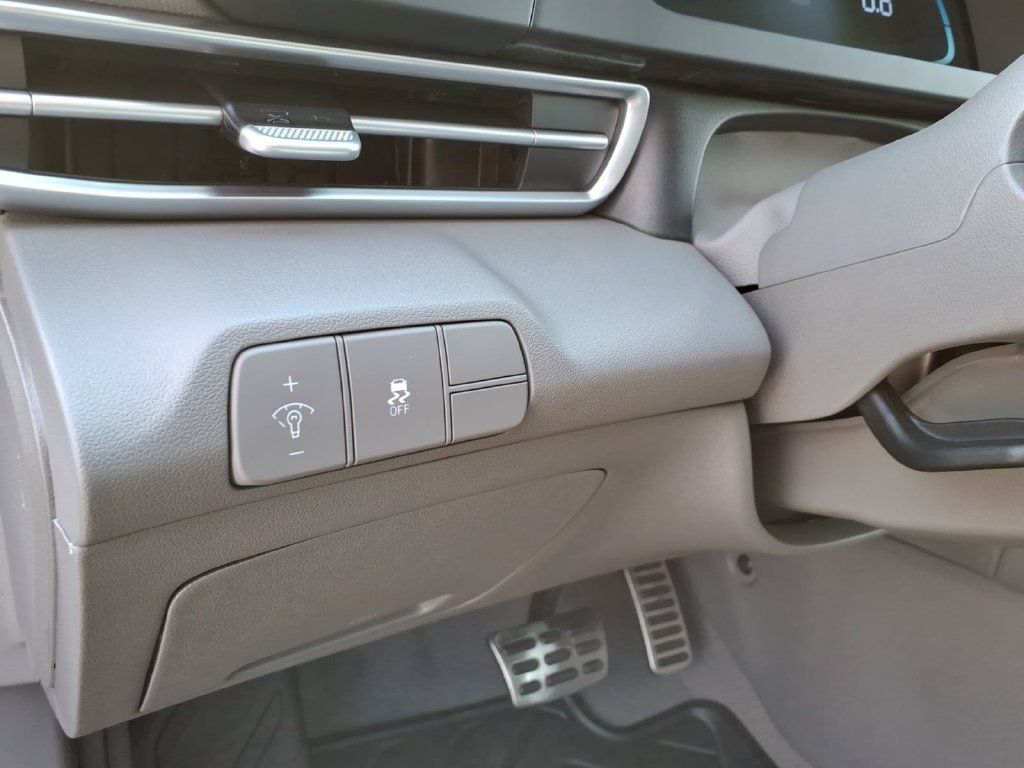 Used 2026 Hyundai Elantra SEL Sport Premium FWD image 16
