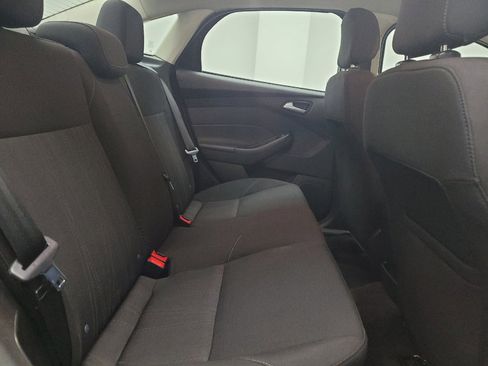 Used 2018 Ford Focus SE w/ Cold Weather Package image 19