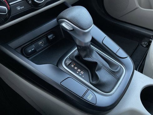 Used 2025 Kia Soul LX w/ LX Technology Package image 35