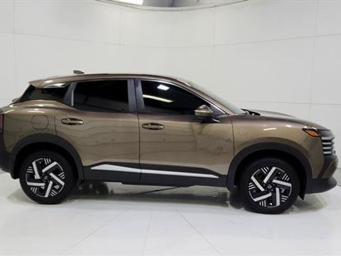 Certified 2025 Nissan Kicks SV FWD image 9