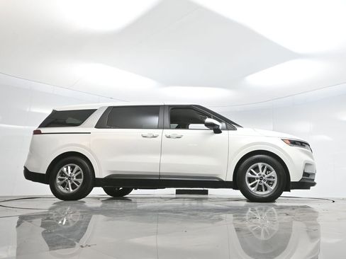Used 2024 Kia Carnival LX image 59