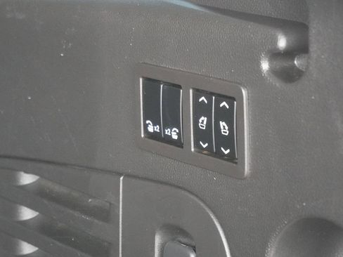 Used 2016 Chevrolet Suburban LTZ image 15