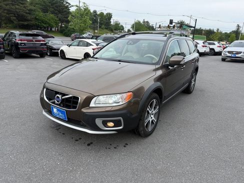 Used 2013 Volvo XC70 T6 AWD/4WD image 2