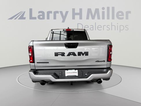 Used 2025 RAM 1500 Big Horn AWD/4WD image 4