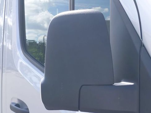 Used 2021 Mercedes-Benz Sprinter 2500 image 9