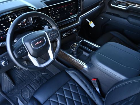 Used 2025 GMC Sierra 1500 Elevation image 14