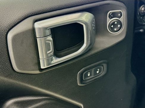 Used 2025 Jeep Wrangler Unlimited Rubicon image 17