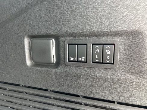 New 2026 Chevrolet Suburban High Country AWD/4WD image 33
