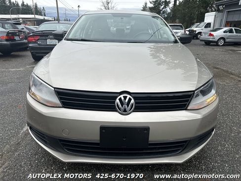 Used 2014 Volkswagen Jetta S image 2