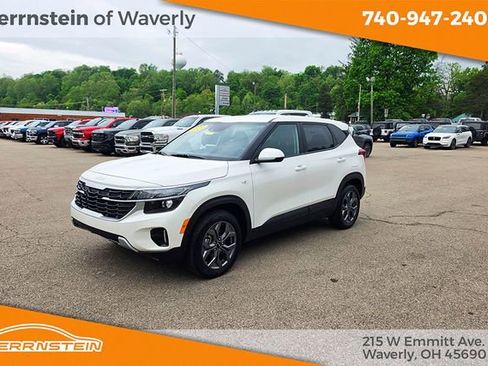 Used 2024 Kia Seltos LX AWD/4WD image 3