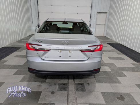 Used 2025 Toyota Camry LE image 3
