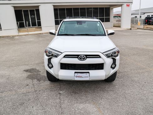 Used 2022 Toyota 4Runner SR5 Premium w/ Moonroof Package AWD/4WD image 4