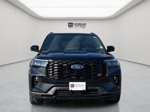Used 2025 Ford Explorer ST image 2