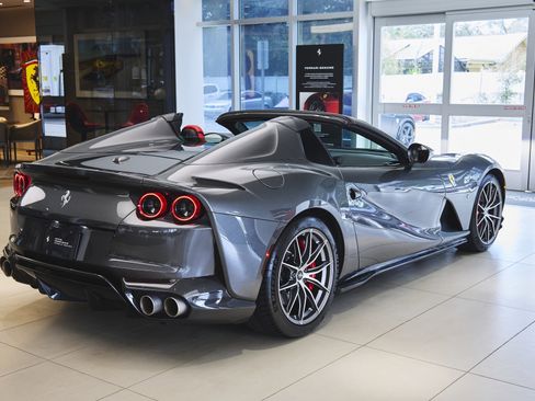 Used 2021 Ferrari 812 GTS image 46