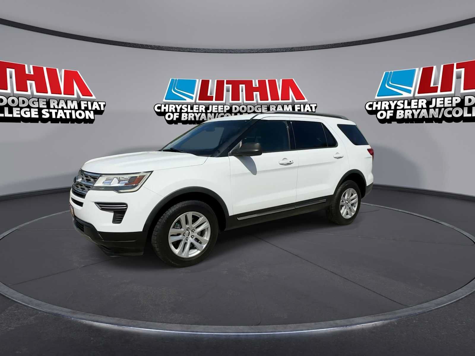 Used 2018 Ford Explorer XLT AWD/4WD image 4