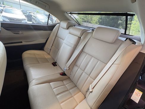 Used 2016 Lexus ES 350 w/ Luxury Package w/Wood Trim FWD image 28
