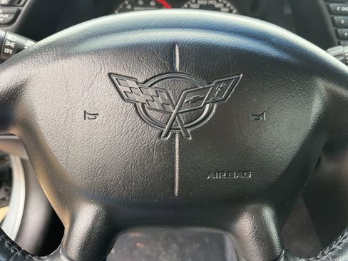 Used 2004 Chevrolet Corvette Coupe w/ Roof Package image 20