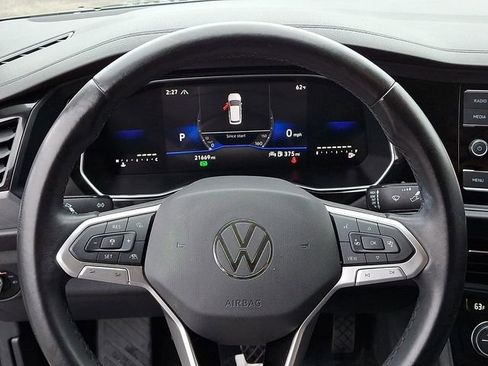 Used 2024 Volkswagen Jetta SE image 21