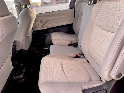 Used 2024 Toyota Sienna LE image 22