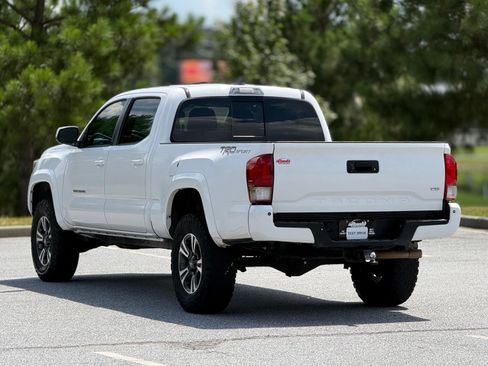 Used 2017 Toyota Tacoma TRD Sport w/ Premium & Technology Package RWD image 10