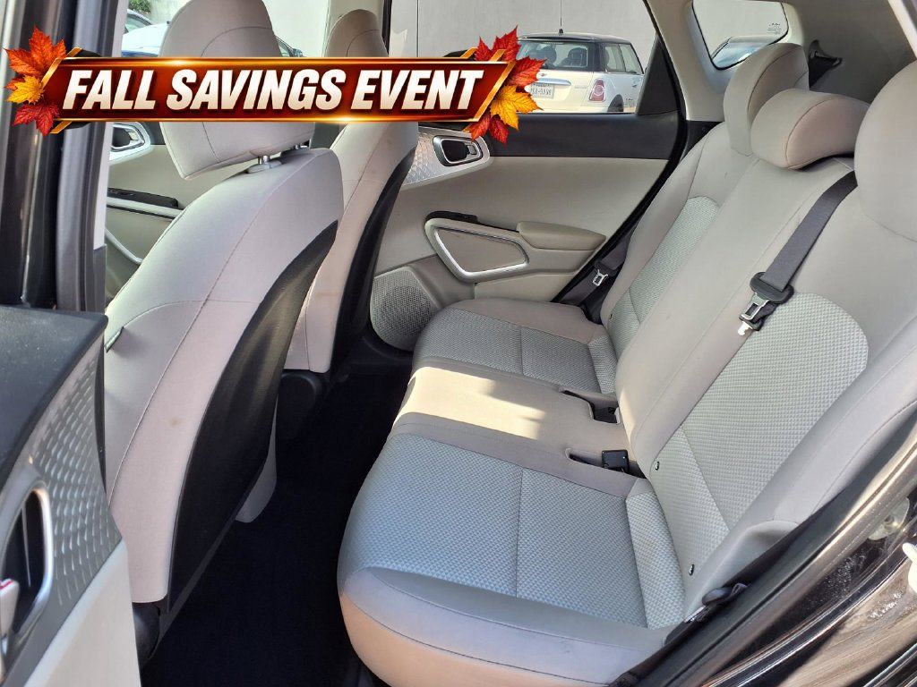 Certified 2022 Kia Soul LX w/ Technology Package FWD image 11