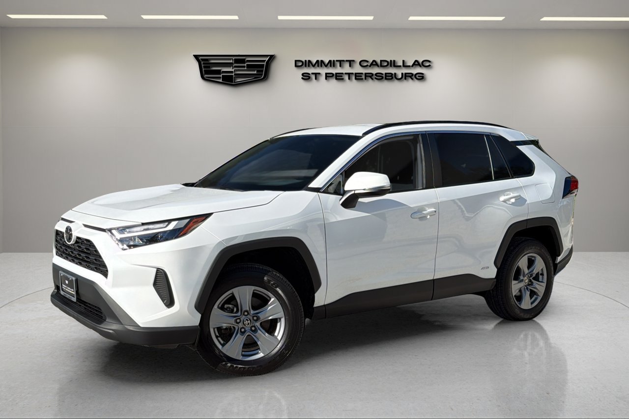 Used 2025 Toyota RAV4 XLE AWD/4WD image 1