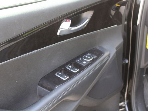 Used 2016 Kia Sorento EX image 18