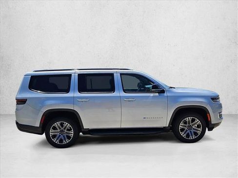 Used 2024 Jeep Wagoneer Series II w/ Flexible Seating Group RWD image 4