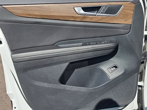 Used 2025 Volkswagen Atlas SE image 27