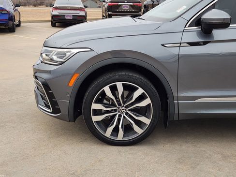 Used 2022 Volkswagen Tiguan SEL R-Line image 9