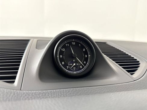 Certified 2025 Porsche Macan image 29