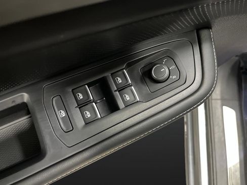 Used 2024 Volkswagen Atlas Cross Sport SE w/ Panoramic Sunroof Package image 27