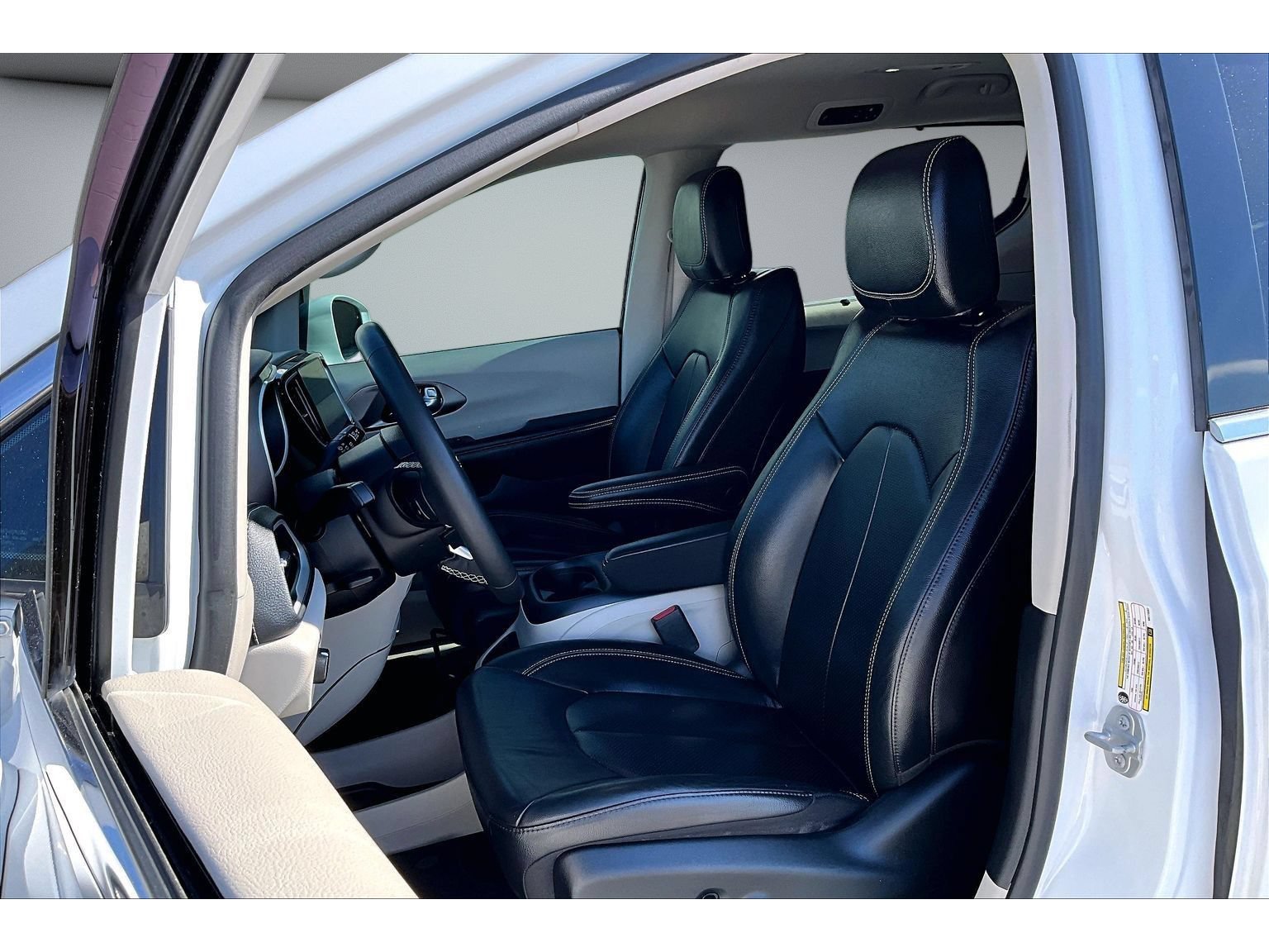 Certified 2022 Chrysler Pacifica Touring-L FWD image 34