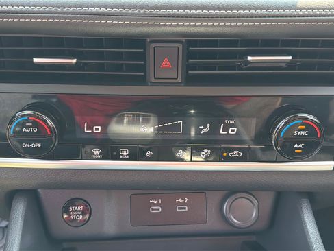 Used 2025 Nissan Rogue SV AWD/4WD image 33