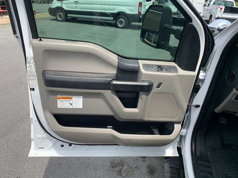 Used 2019 Ford F550 4x4 Regular Cab Super Duty image 9
