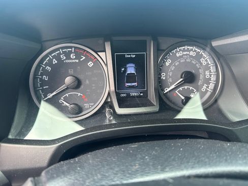 Used 2022 Toyota Tacoma TRD Off-Road w/ Technology Package AWD/4WD image 3