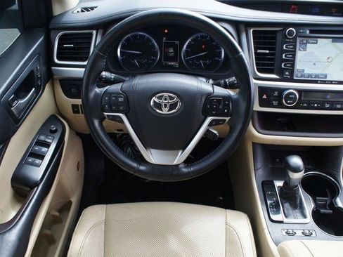 Used 2018 Toyota Highlander Limited image 5